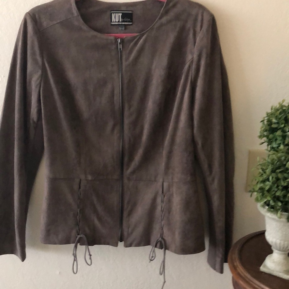 I’m selling an adorable jacket